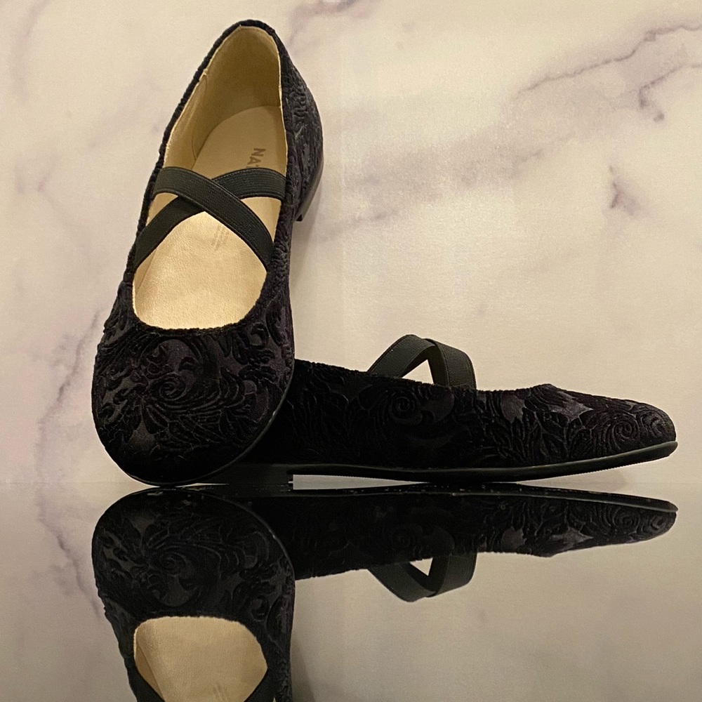 Black velvet girls shoes